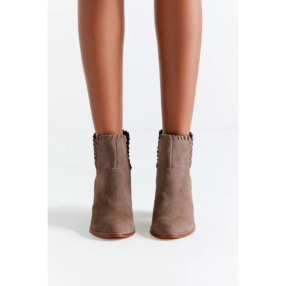 Urban Outfitters UO Sasha Whip Stitch Suede Ankle Boot Size 8M Taupe - Picture 5 of 16